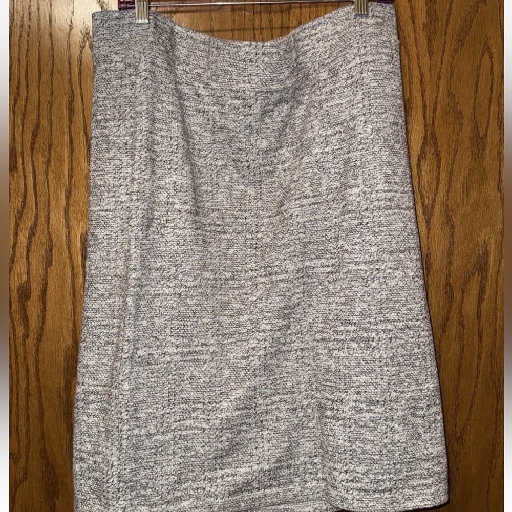 Torrid Light Gray Pull On Skirt- Size 1